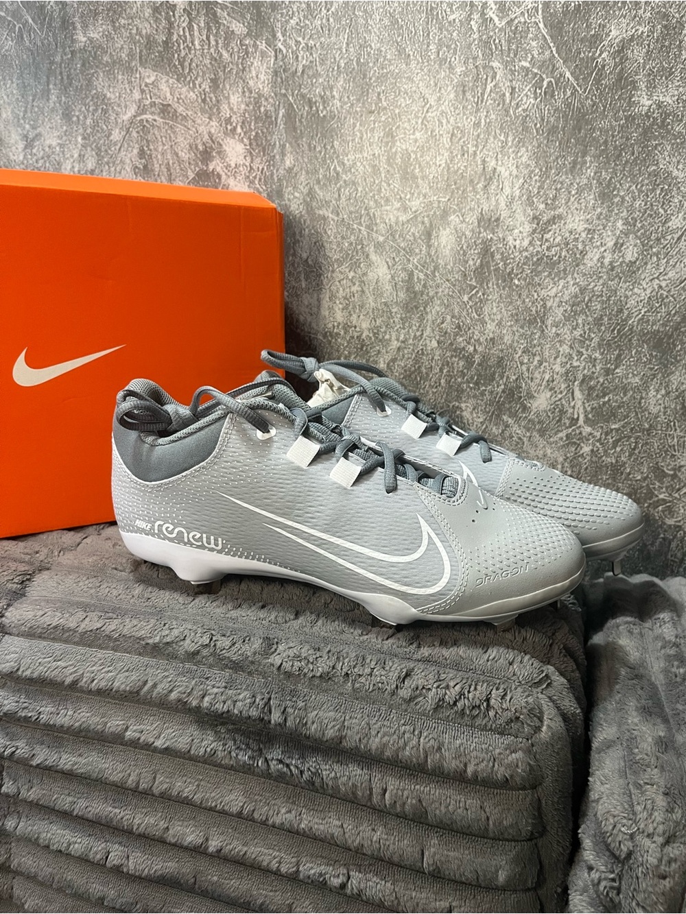 Nike Light Gray Softball Cleats with White Swoosh Renew Hyperdiamond